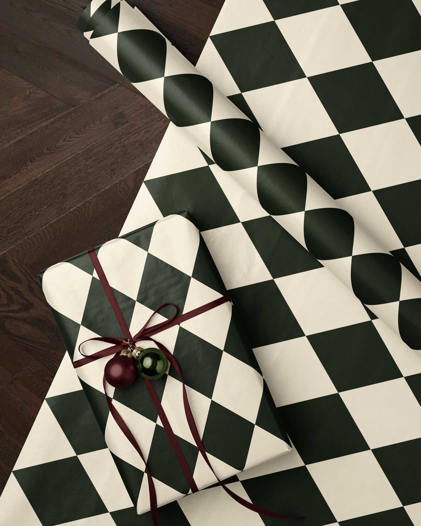 Green Gift Wrap. Christmas Gift Wrap Roll. Plaid Wrapping Paper Vintage Argyle Pattern Christmas Gift Wrap. Elegant Green Holiday Gift Wrap