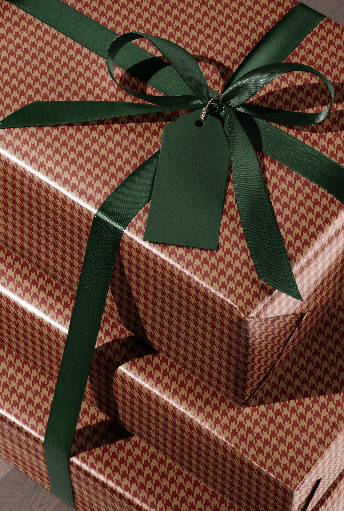 houndstooth wrapping paper. Classic Gift Wrap. Classy Christmas Decor. Vintage Wrapping Paper. Holiday Gift Wrap. Nostalgia Christmas Present