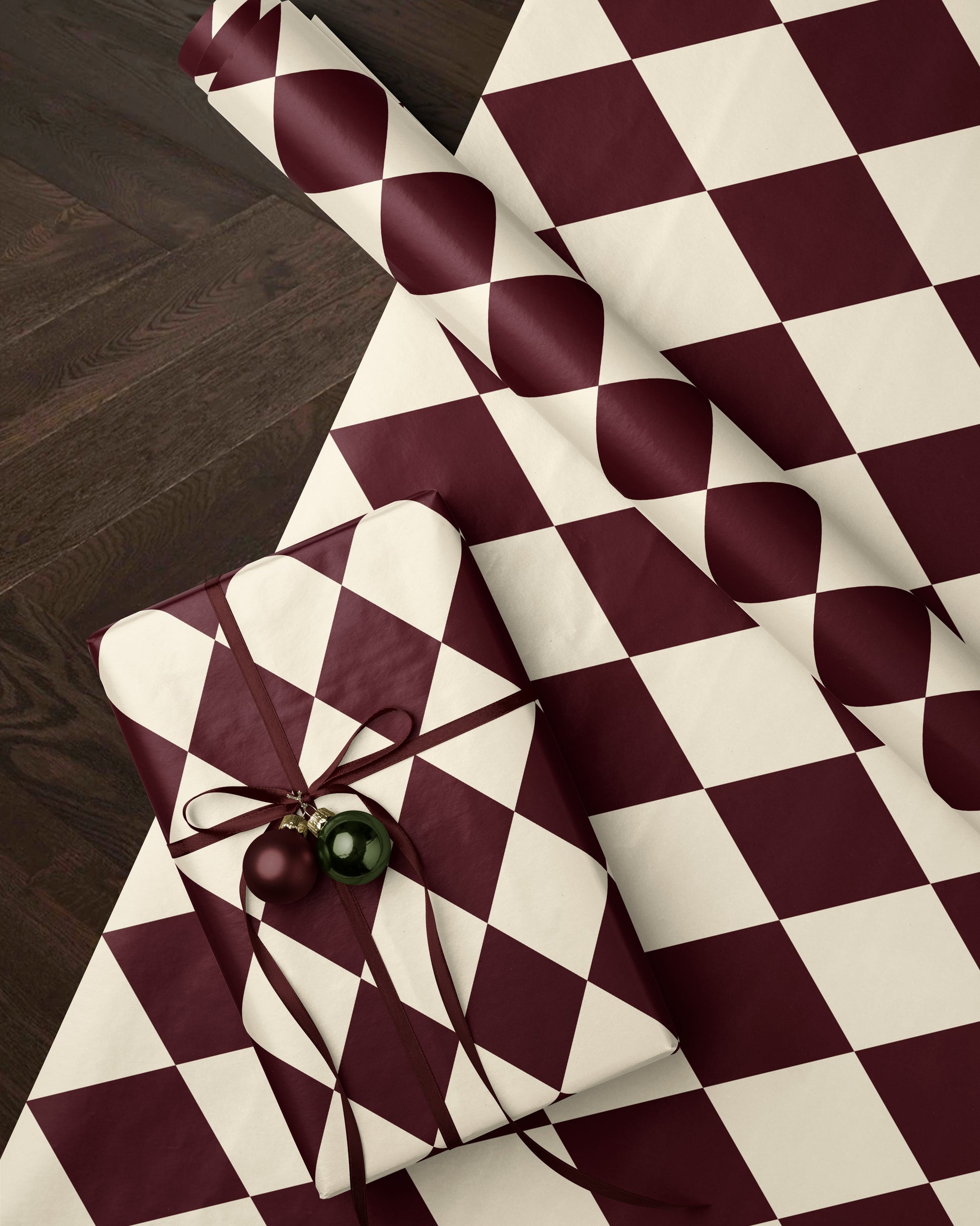 Red Gift Wrap. Christmas Gift Wrap Roll. Plaid Wrapping Paper Vintage Argyle Pattern Christmas Gift Wrap. Elegant Red Holiday Gift Wrap 