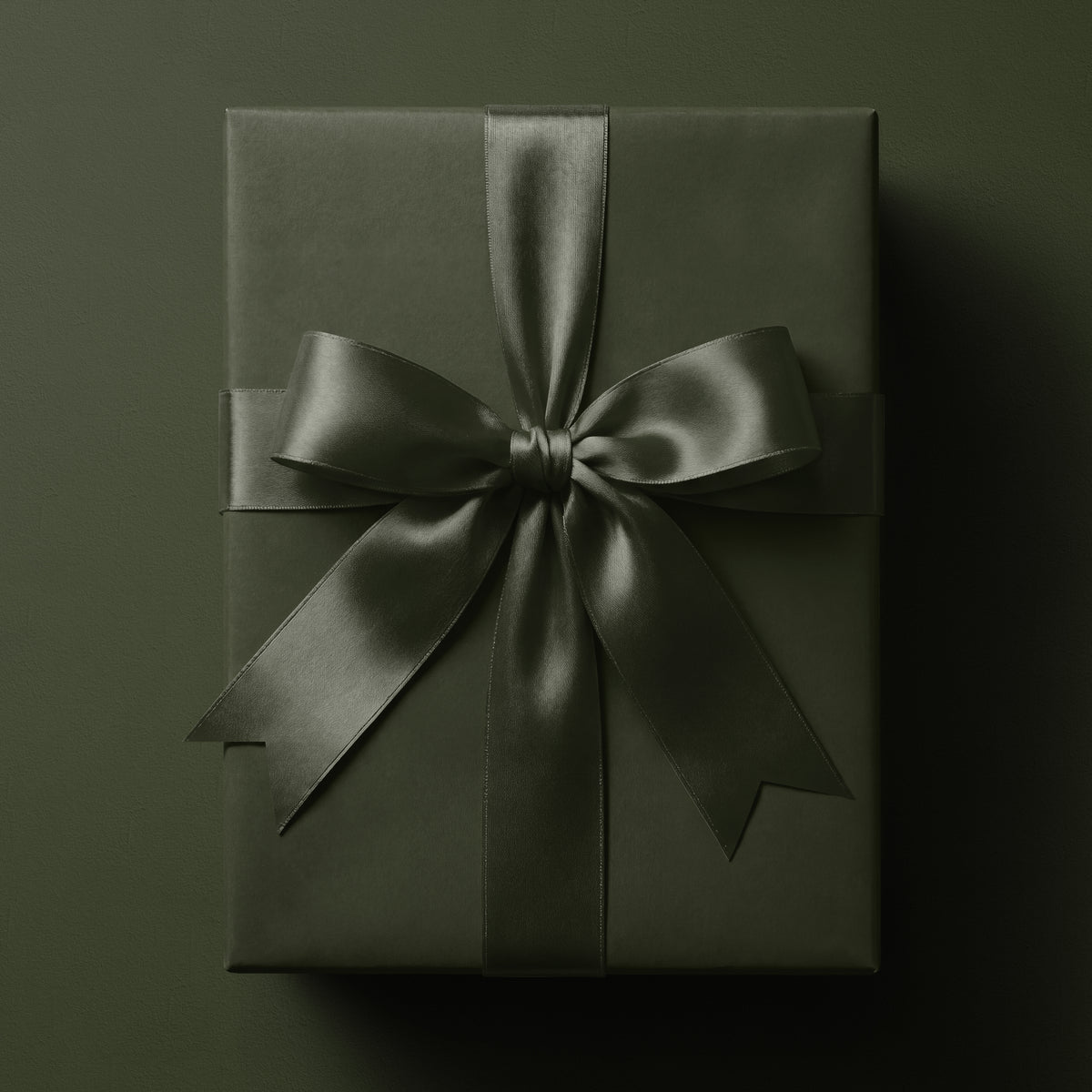 Solid dark green wrapping paper in a rich deep green tone by Mahomi Design