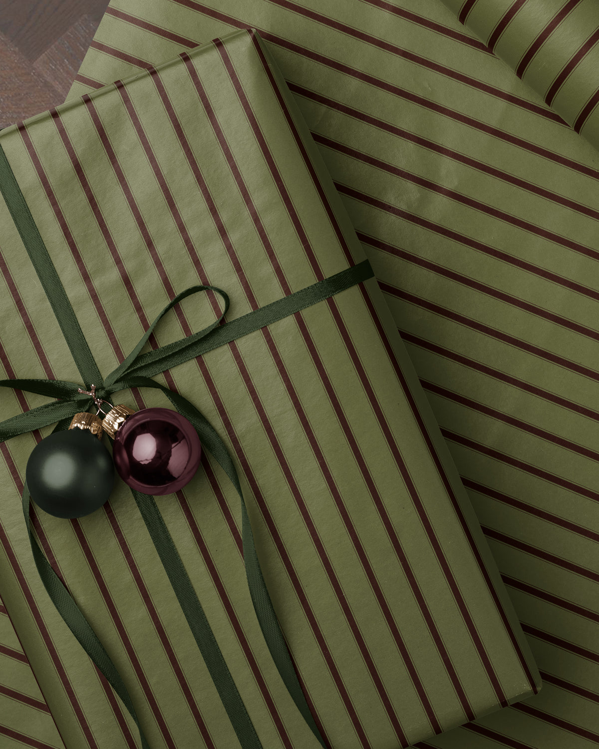 Striped Christmas Wrapping Paper. Green Holiday Gift Wrap Roll. Classic Striped Seasonal Gift Wrap. Vintage Gift Wrap.Vintage Gift Wrap
