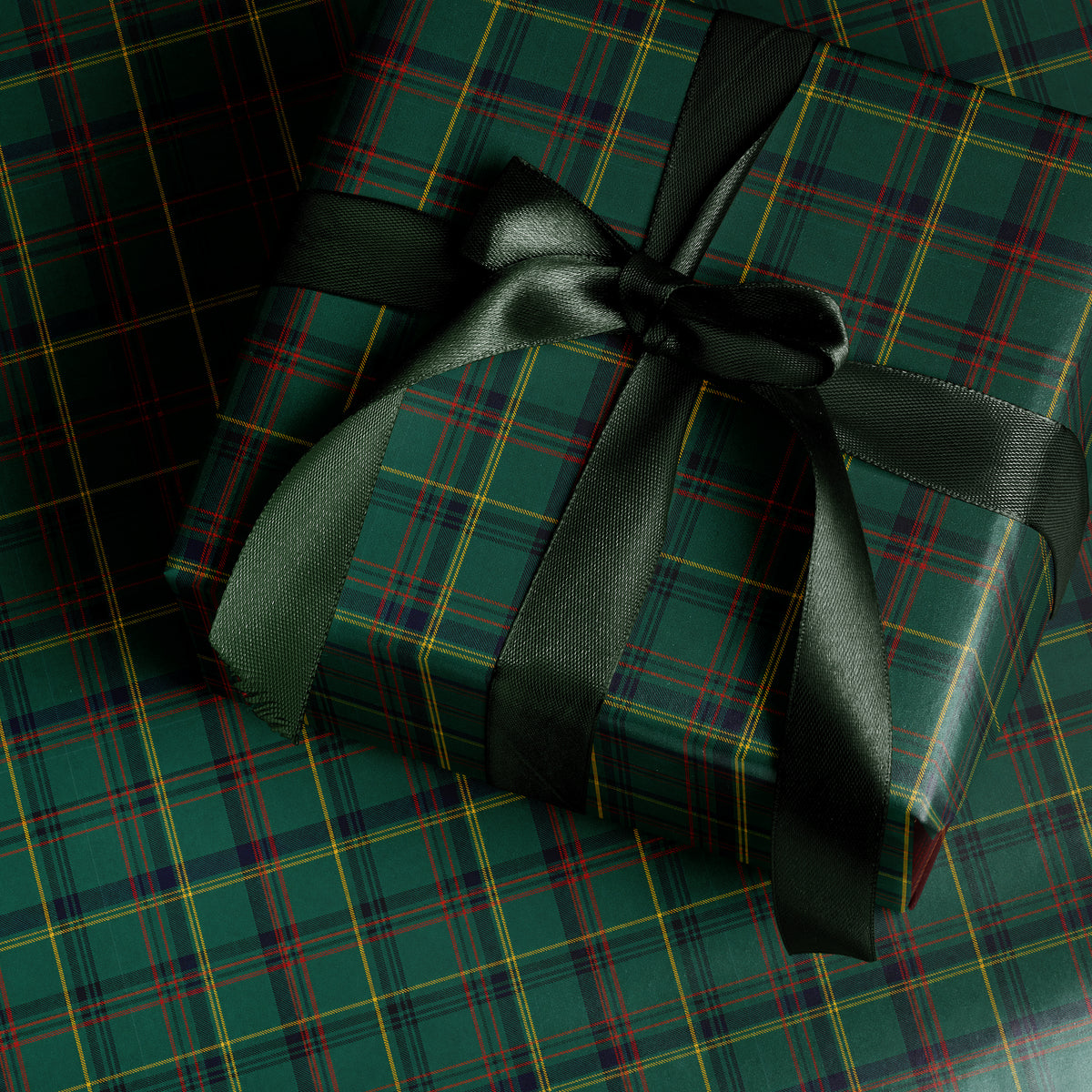 Classic Christmas Plaid Wrapping Paper. Holiday Tartan Gift Wrap. Green Christmas Gift Wrap. Traditional Plaid Christmas Wrapping Paper
